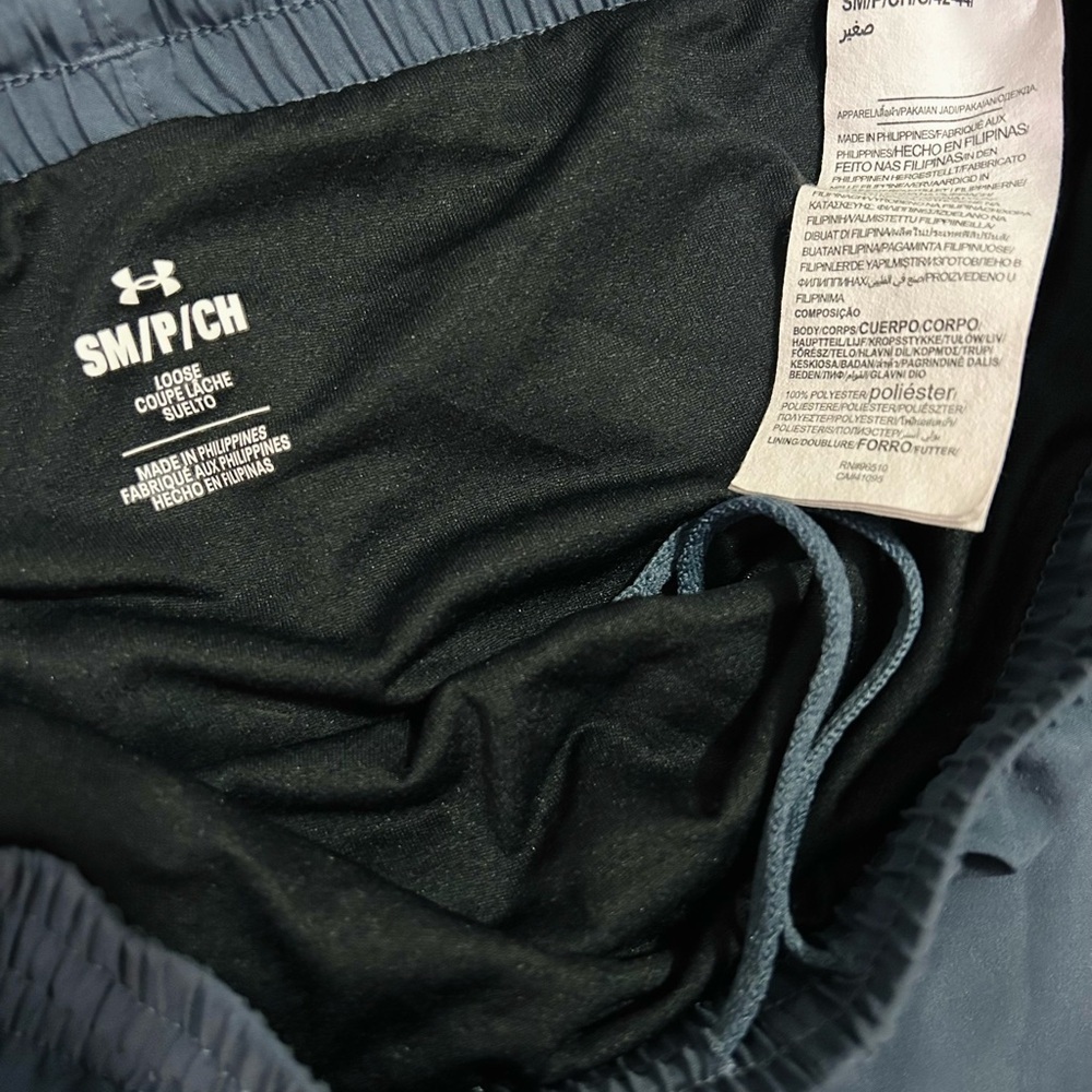 Under Armour Women's Gray Athletic Shorts Size Small NWOT Workout Running - Picture 3 of 4